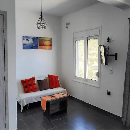 Aegean Beachfront Apartment Petriaí